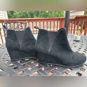 TOMS Women's Suede Kelsey Booties black 9.5